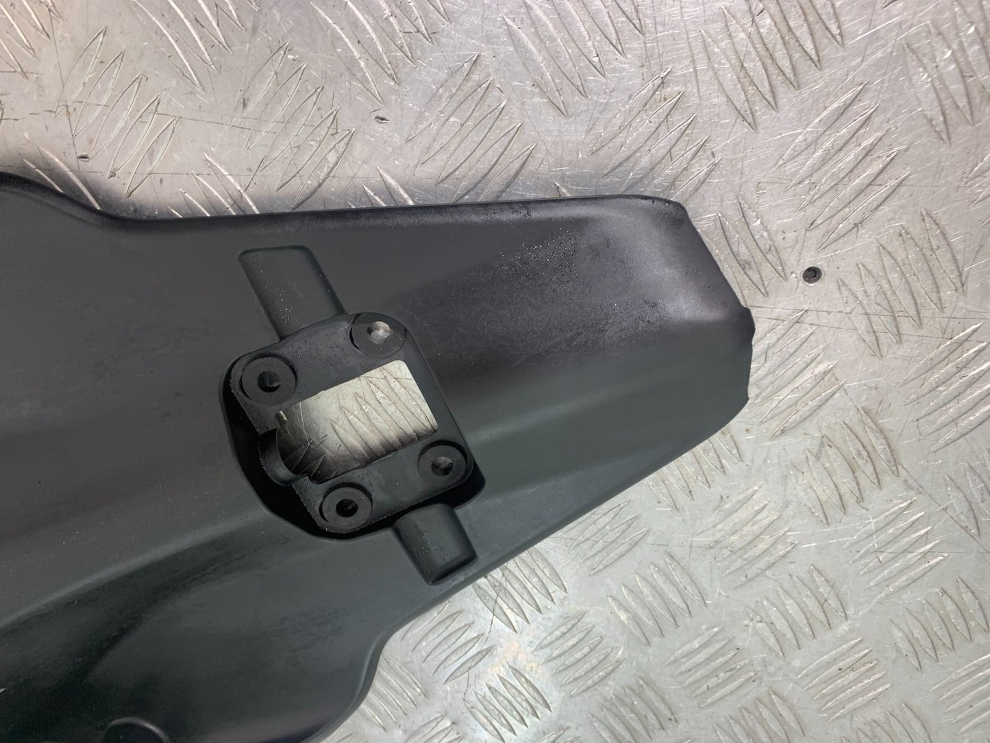DUCATI 1198 S UNDERTRAY  YEAR 2009-2011 (CMB1219)