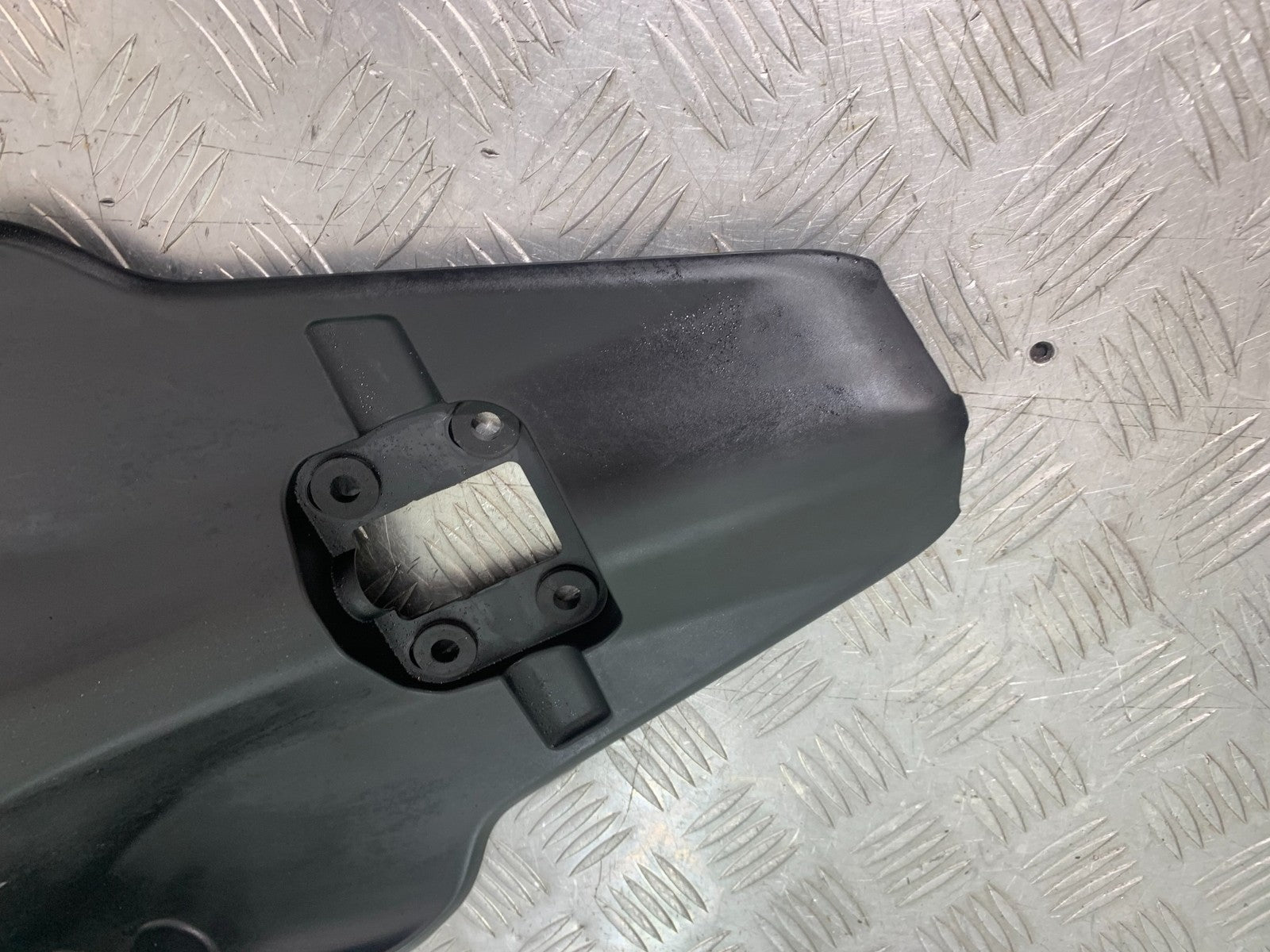 DUCATI 1198 S UNDERTRAY  YEAR 2009-2011 (CMB1219)