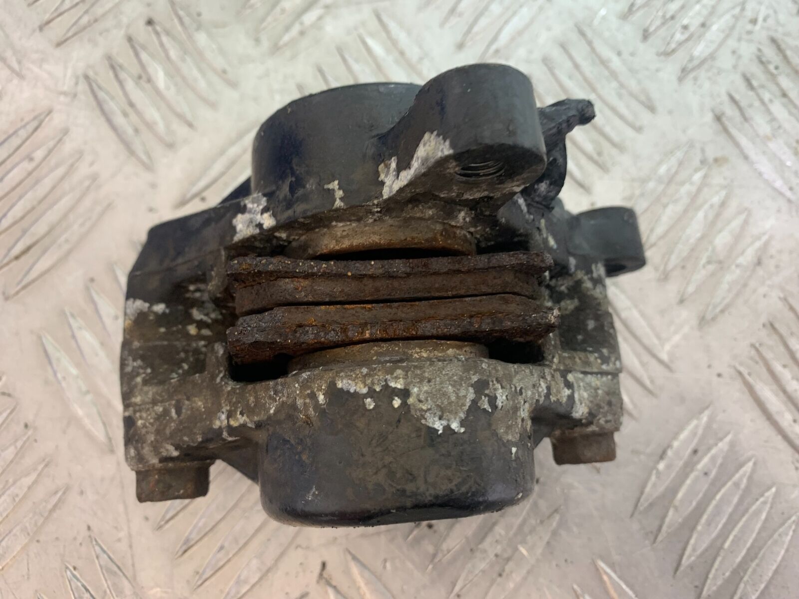 YAMAHA YZF600 YZF 600 THUNDERCAT REAR BRAKE CALIPER  1996-2003 (CMB1134)