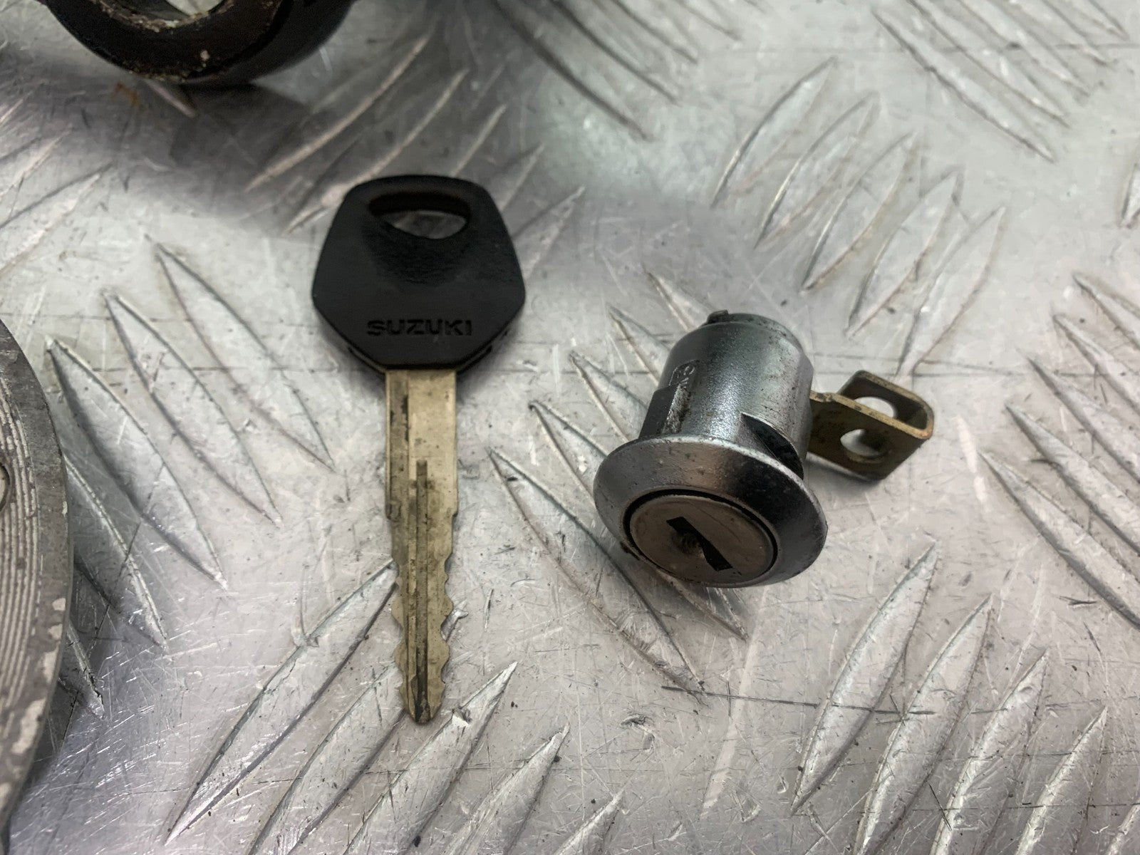 SUZUKI GSXR600 GSXR 600 K1 K2 K3 LOCKS AND KEY  1999-03 (CMB1284)