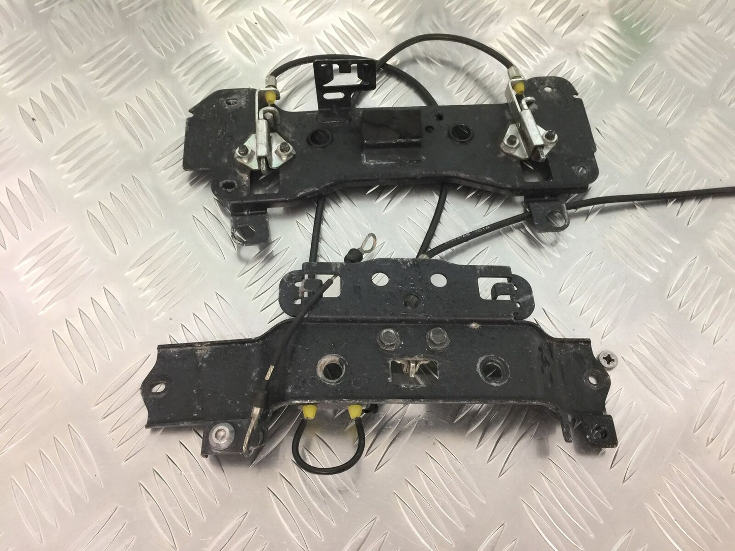 KAWASAKI Z1000 Z 1000 SEAT CATCHES AND CABLES YEAR 2007-2009  (STOCK 927)