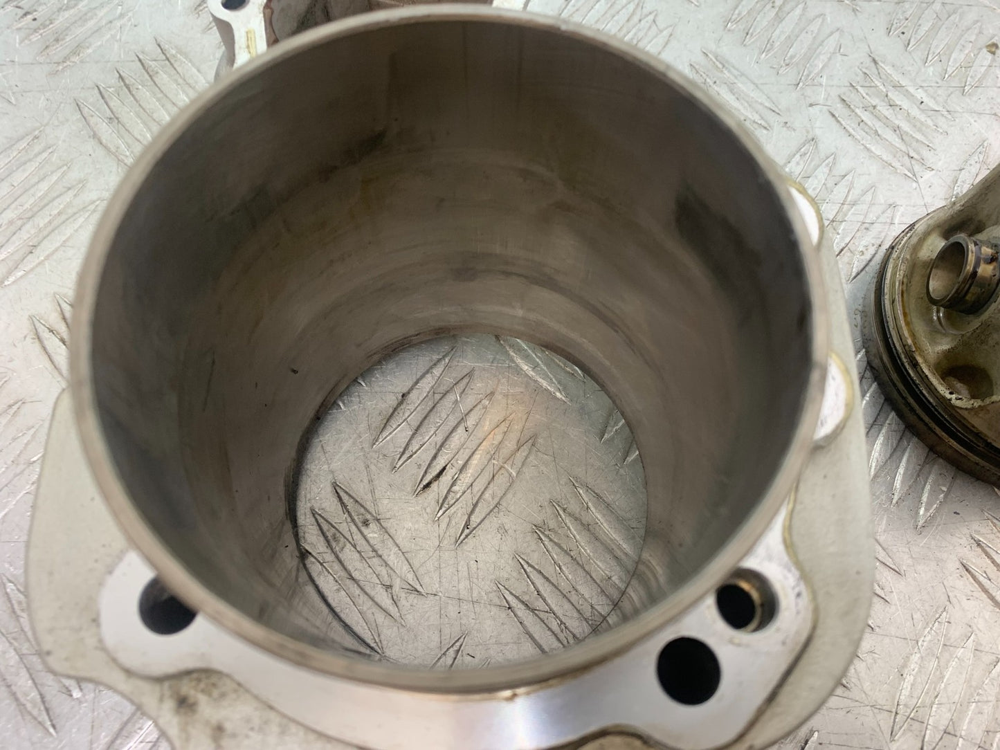 BMW R1100 RT R 1100 RT RIGHT BARREL AND PISTON   YEAR 1996-2001 (CMB1095)
