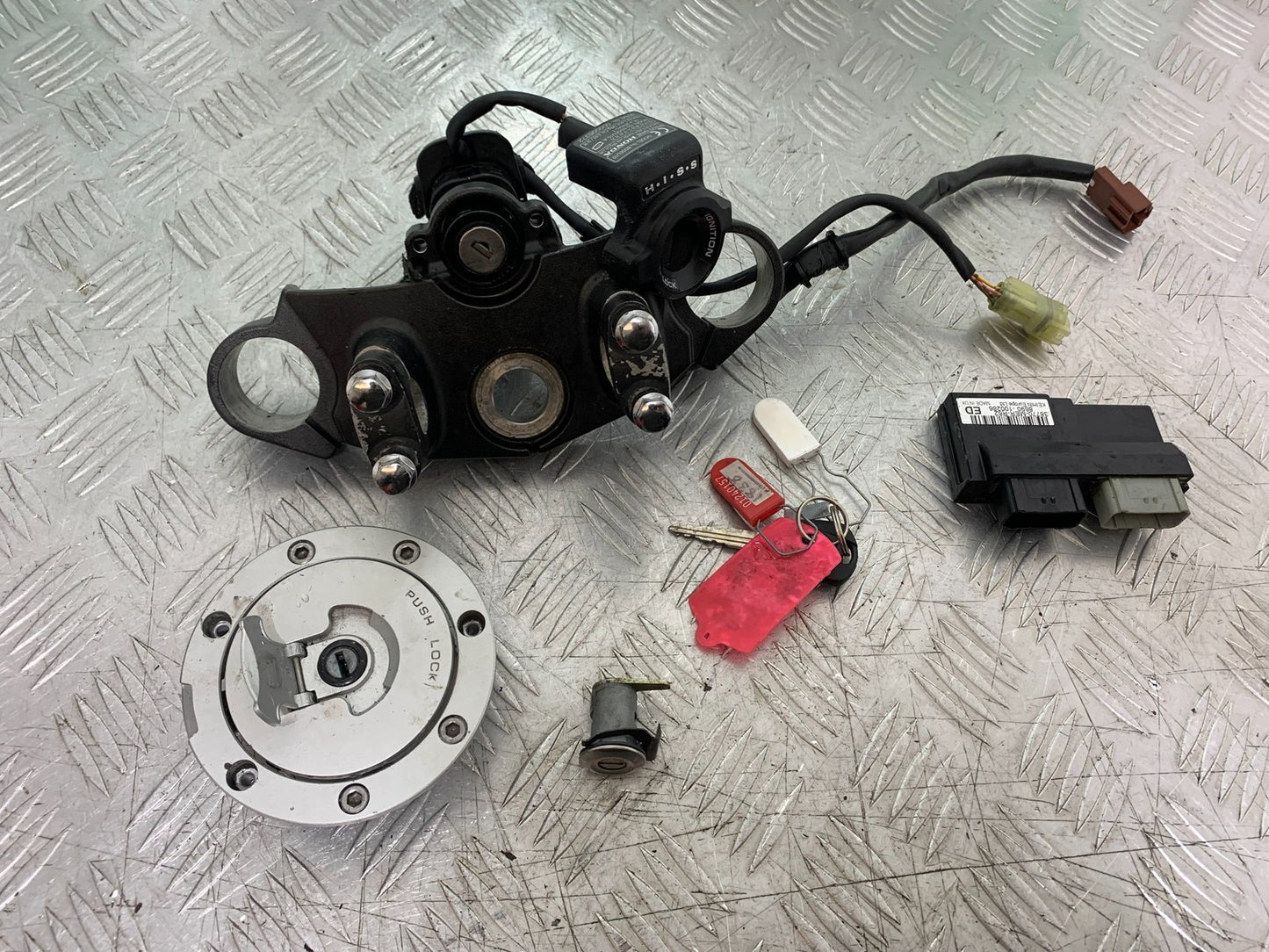 HONDA CBF600 CBF 600 ECU LOCKS AND KEY  YEAR 2004 -07 (CMB1247)