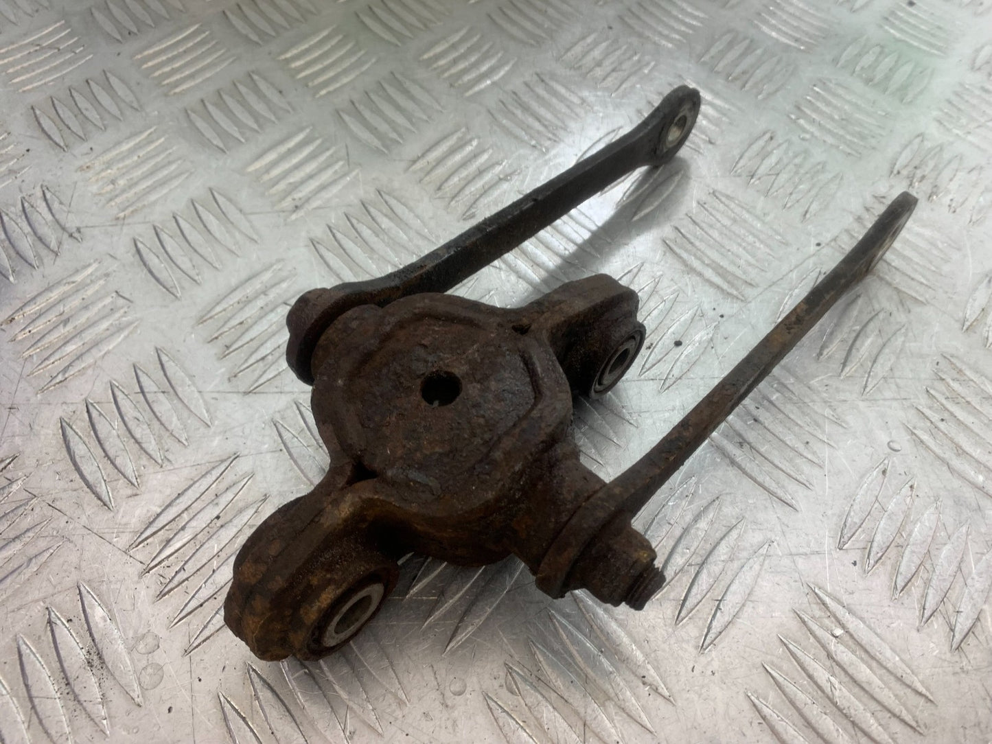 SUZUKI GS500 GS 500 REAR SHOCK LINKAGE  YEAR 2001-2008 (CMB1254)