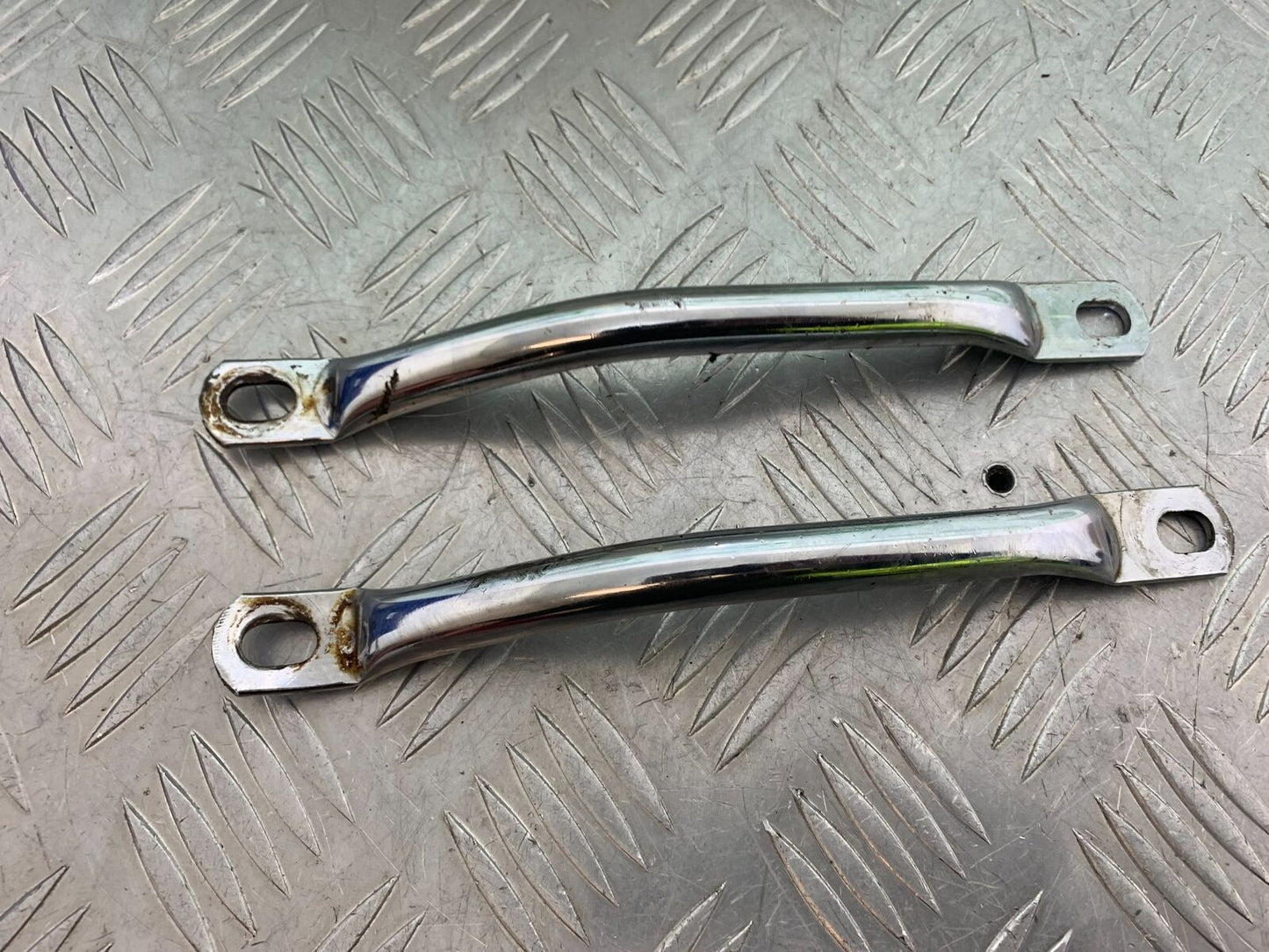 MUTT GT-SS 125 GRAB RAILS  YEAR 2020- 2024 (CMB1085)