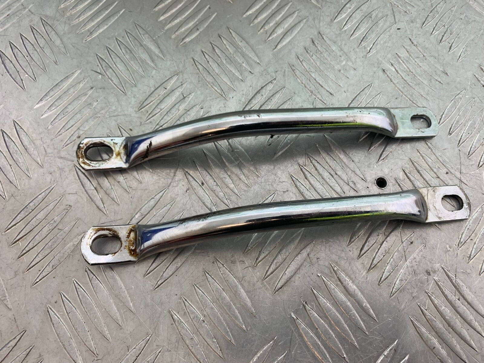 MUTT GT-SS 125 GRAB RAILS  YEAR 2020- 2024 (CMB1085)