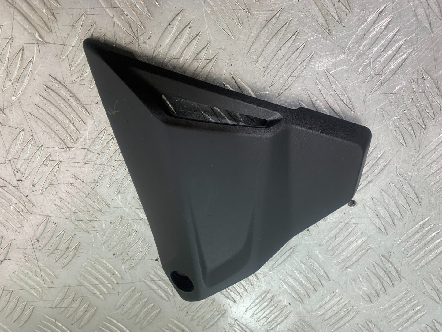 BMW R1200 R 1200 GS RIGHT INFILL COVER  YEAR 2013-2016 (CMB1257)