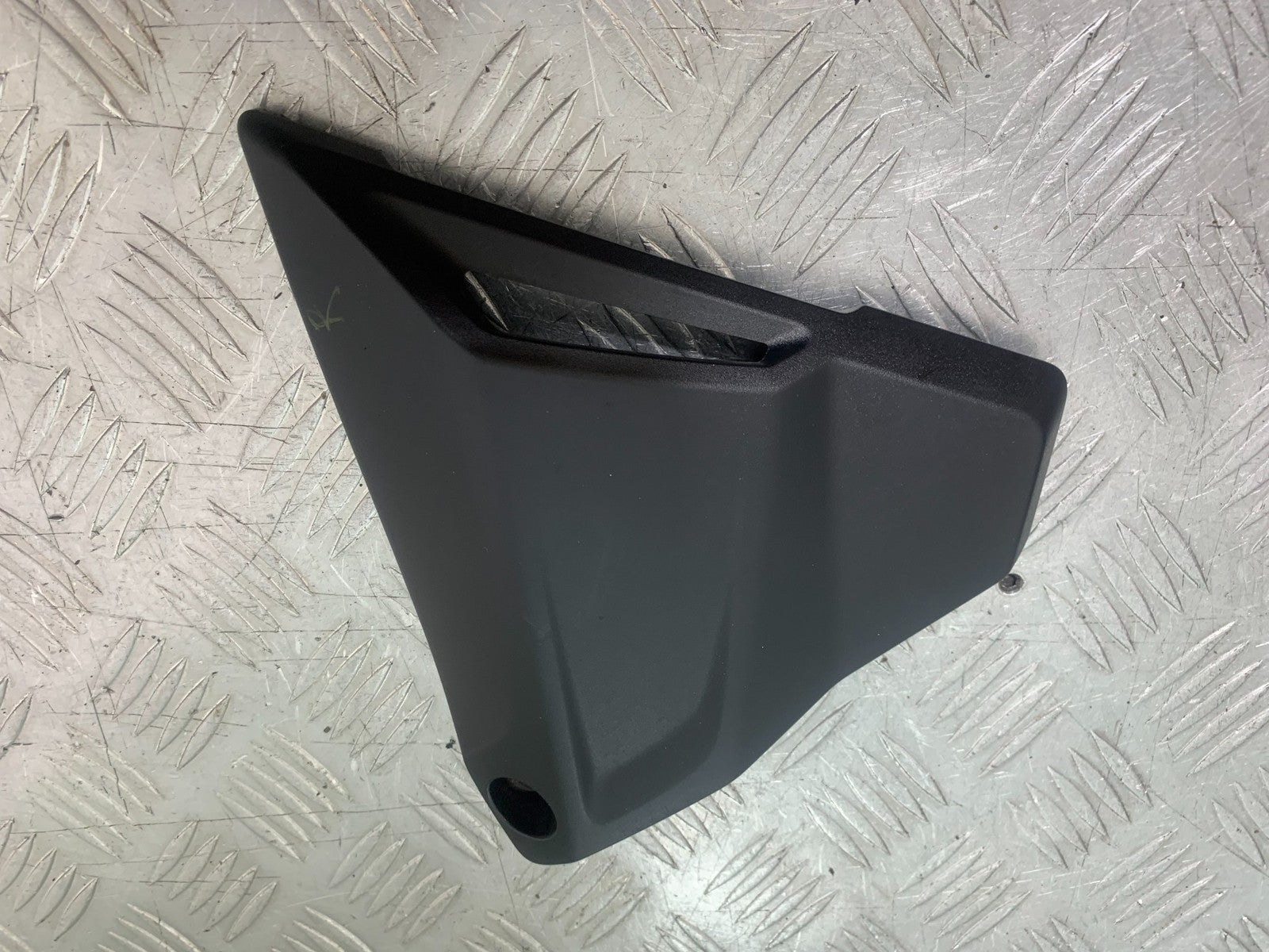 BMW R1200 R 1200 GS RIGHT INFILL COVER  YEAR 2013-2016 (CMB1257)