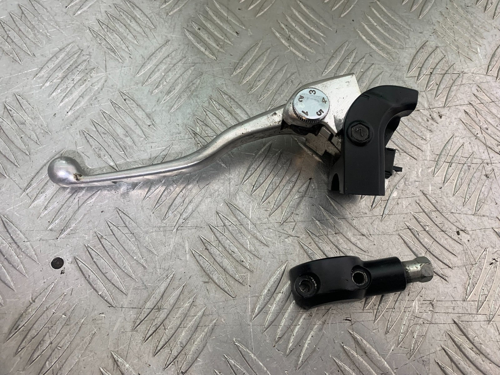 KAWASAKI 650 VERSYS CLUTCH LEVER AND BRACKET YEAR 2015-2018 (CMB1288)