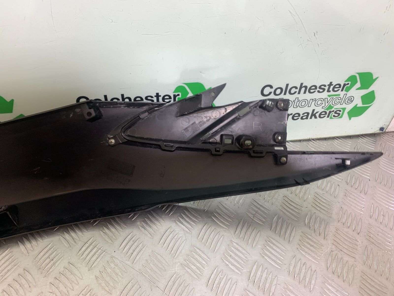 SUZUKI AN400 AN 400 BURGMAN RIGHT SEAT PANEL YEAR 2017-2024 (CMB1118)