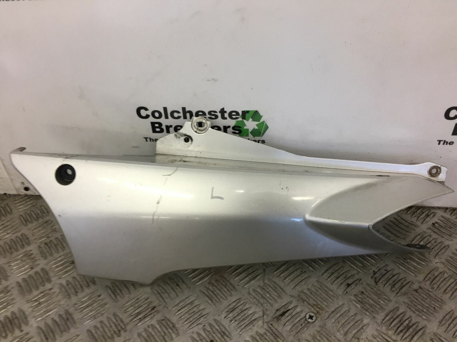 YAMAHA FJR1300 FJR 1300 LEFT SEAT PANEL  YEAR 2002