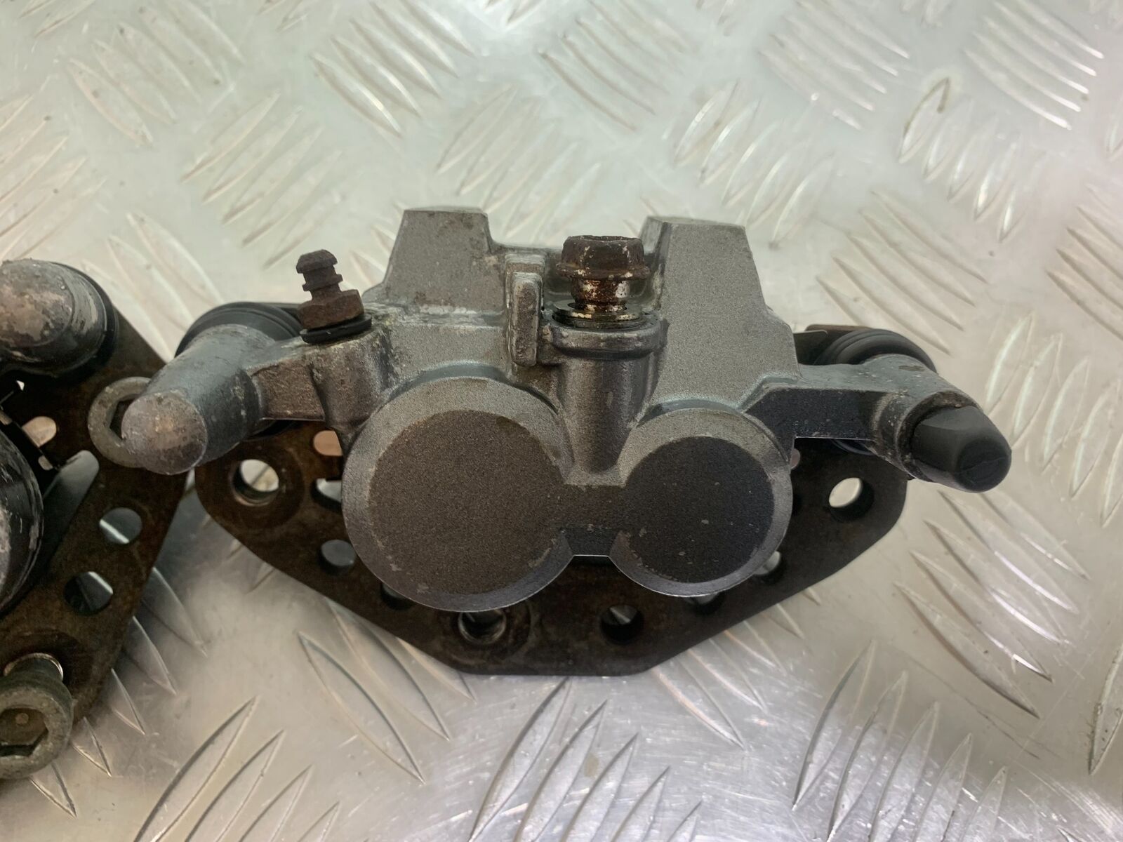 KAWASAKI ZR 750 ZEPHYR FRONT BRAKE CALIPERS YEAR 1991-95 (CMB1008)