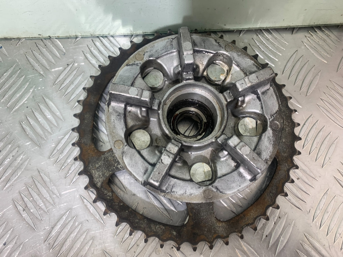 SUZUKI GSF650 GSF 650 SPROCKET CARRIER    YEAR 2007-2009  (CMB1161)