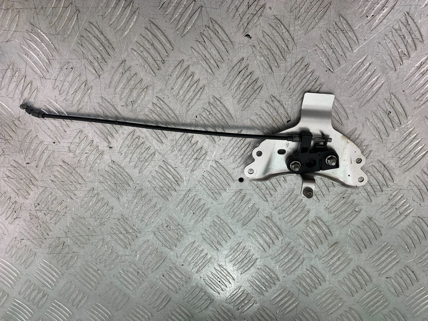TRIUMPH 675 STREET TRIPLE RX SEAT CATCH AND CABLE   2015- 2017 (CMB1299)