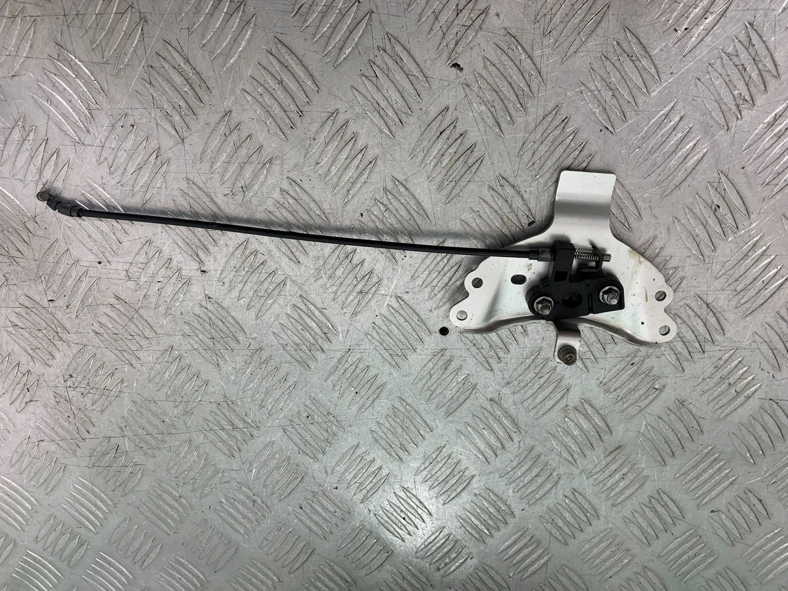 TRIUMPH 675 STREET TRIPLE RX SEAT CATCH AND CABLE   2015- 2017 (CMB1299)