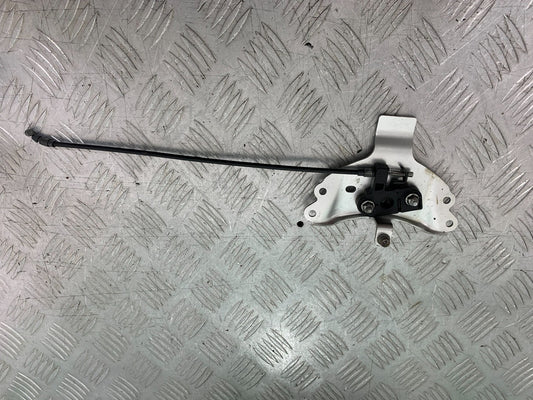 TRIUMPH 675 STREET TRIPLE RX SEAT CATCH AND CABLE   2015- 2017 (CMB1299)