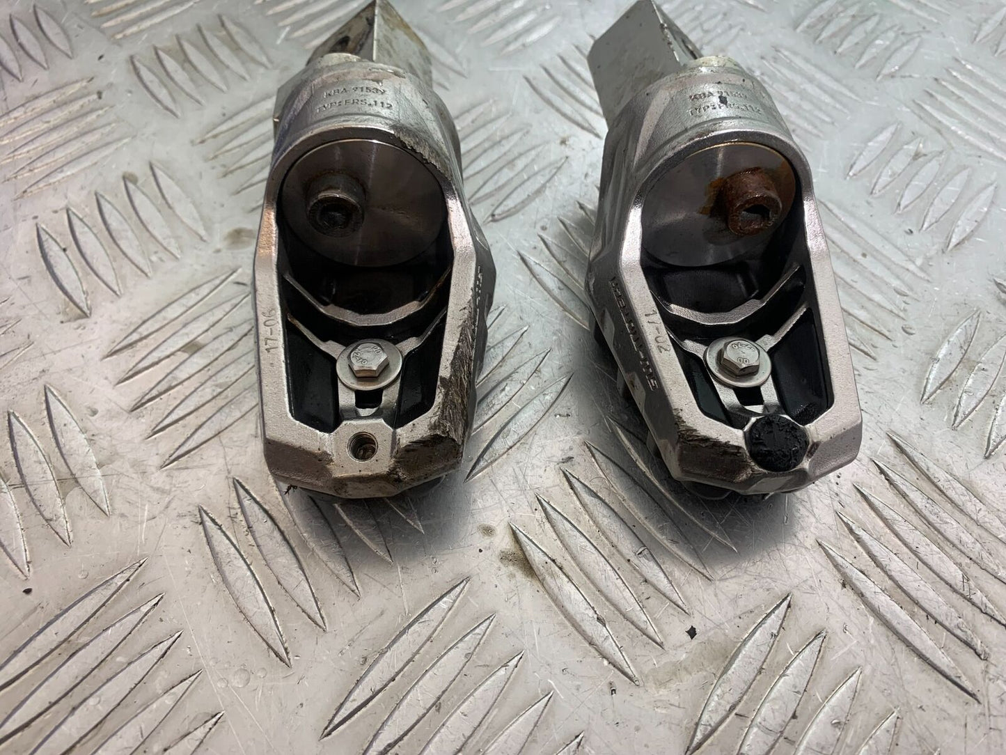 TRIUMPH TIGER 800 ADJUSTABLE FRONT FOOTPEGS   YEAR 2011-2014 (CMB1113)