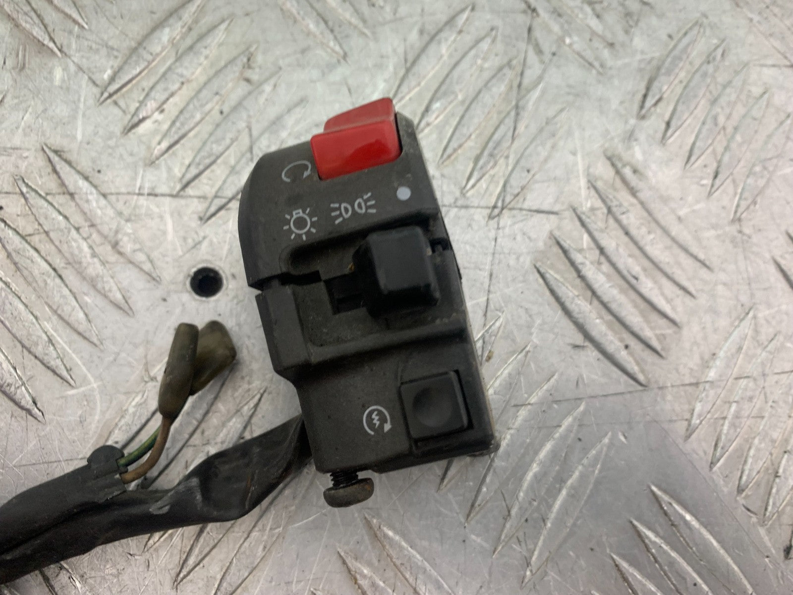 YAMAHA YZF1000 THUNDERACE RIGHT SWITCH GEAR YEAR 1997-2000 (CMB1204)