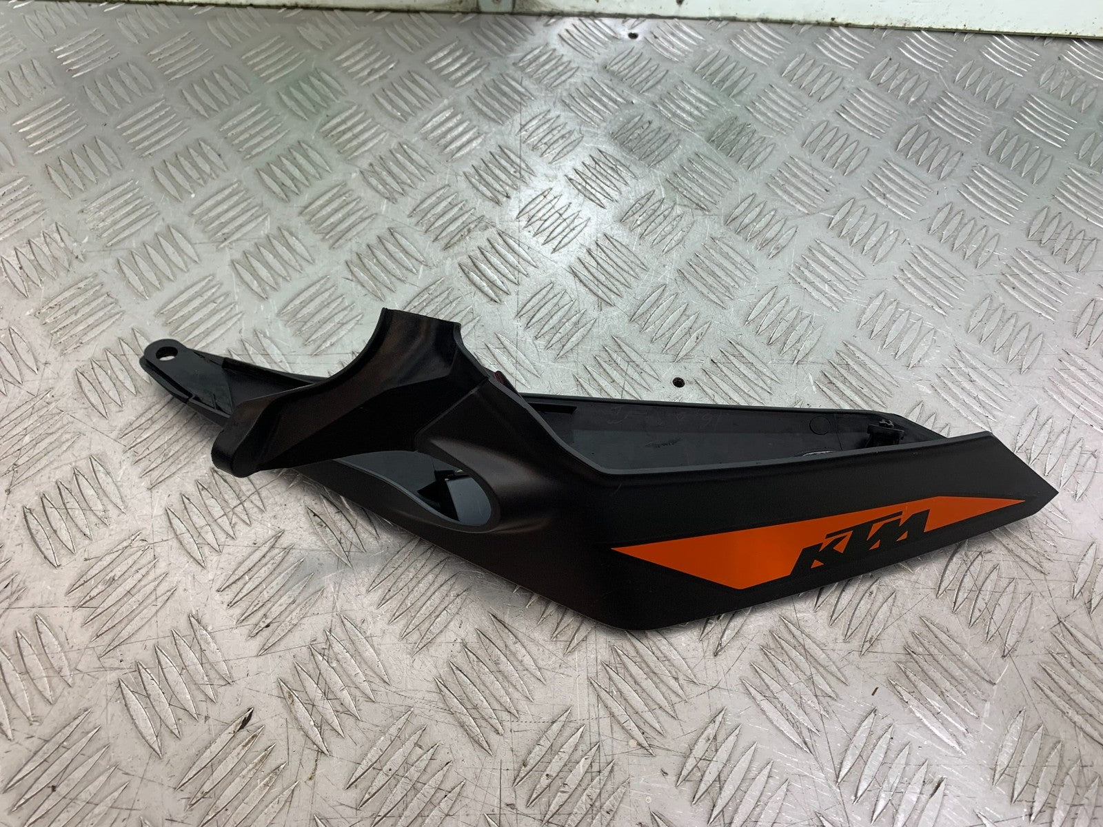 KTM DUKE 125 LEFT SEAT PANEL YEAR 2017-2022 (CMB1274)