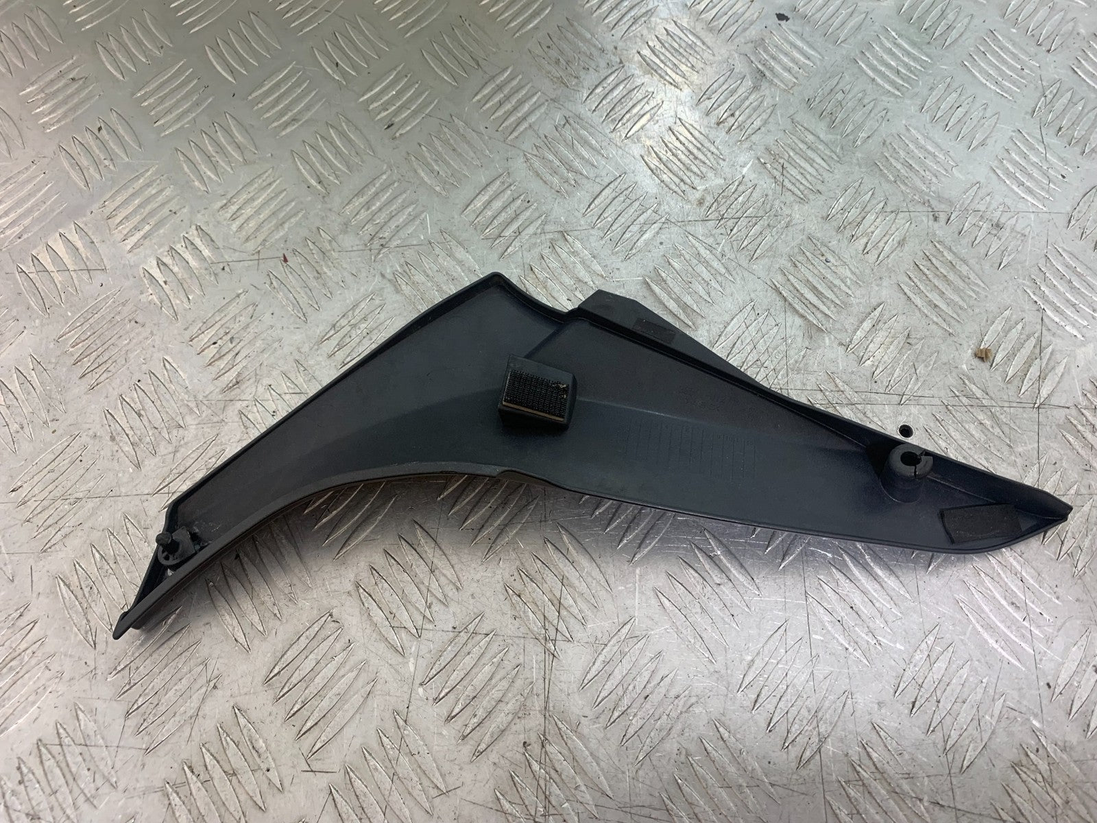 KAWASAKI ZX10R ZX10 R RIGHT INFILL PANEL  2008-2010 (CMB1206)