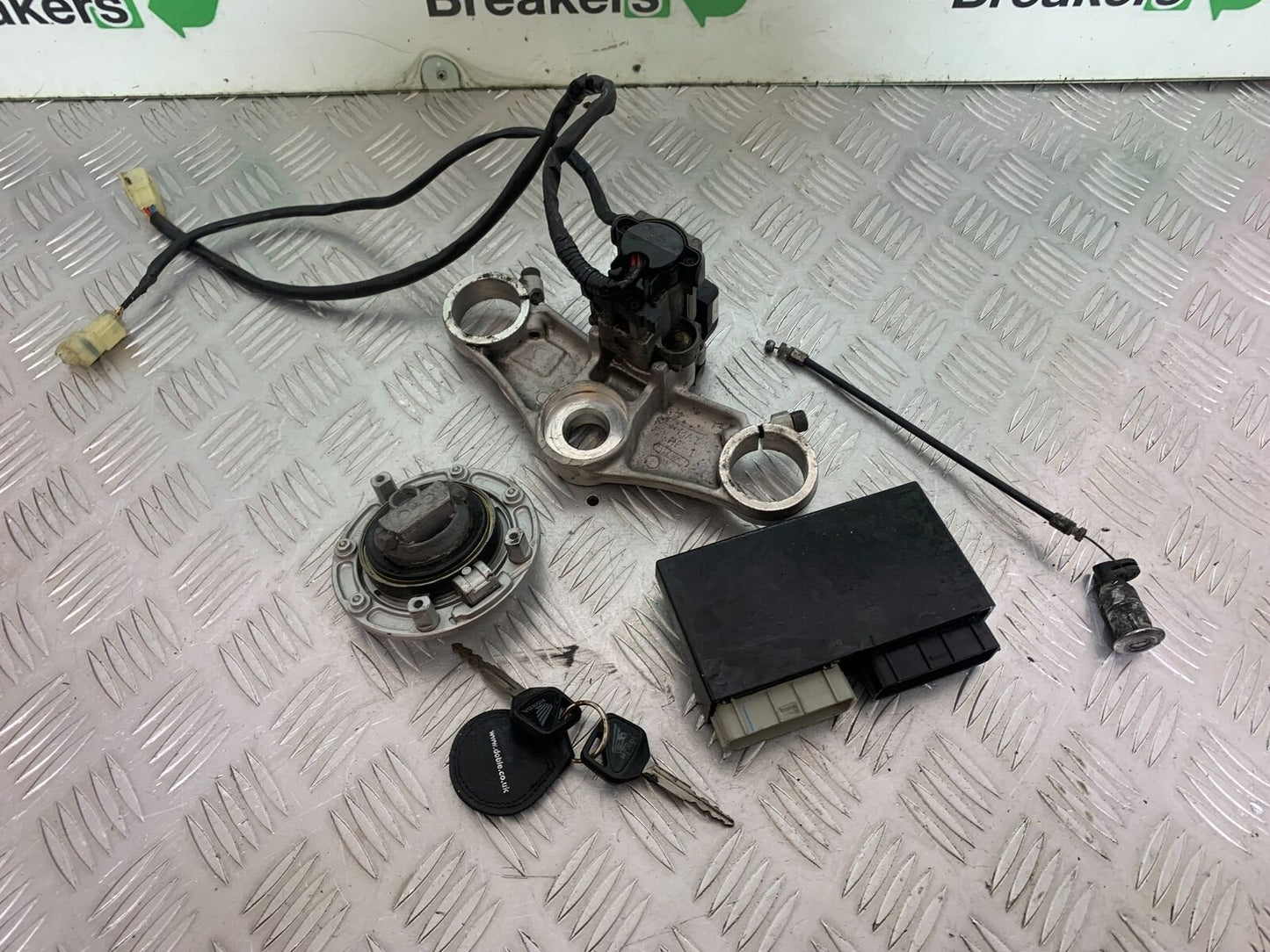 HONDA CBR1100 BLACKBIRD ECU LOCKS KEYS  YEAR 2000 (CMB1103)