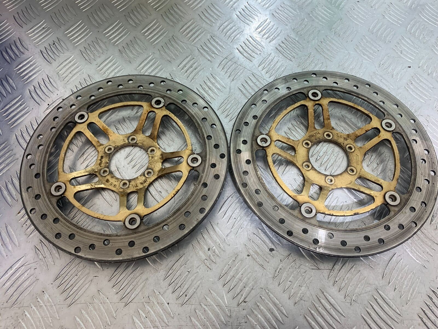 HONDA CB600 CB 600 HORNET FRONT BRAKE DISCS  YEAR 1998 -2002 (CMB1126)