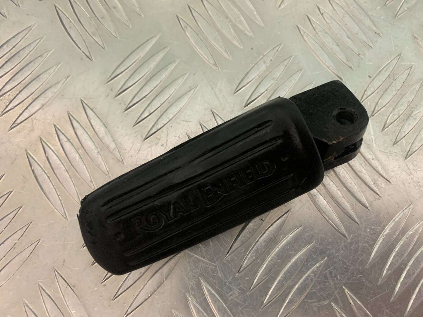 ROYAL ENFIELD 350 CLASSIC FRONT LEFT FOOTPEG YEAR 2022 (STOCK 967)