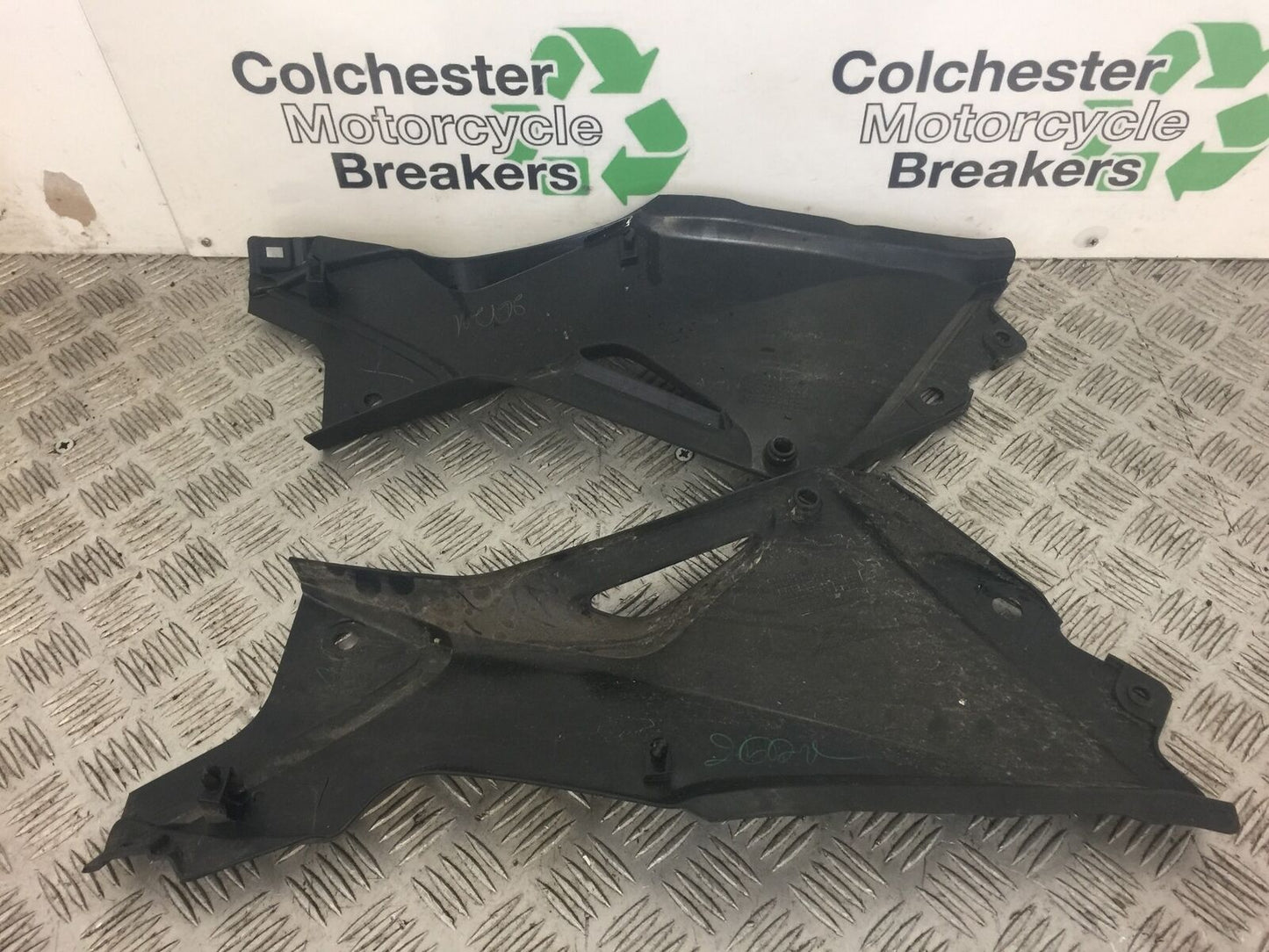 HONDA CBR125 CBR 125 LEFT AND RIGHT SIDE INFILLS  YEAR 2011-2017