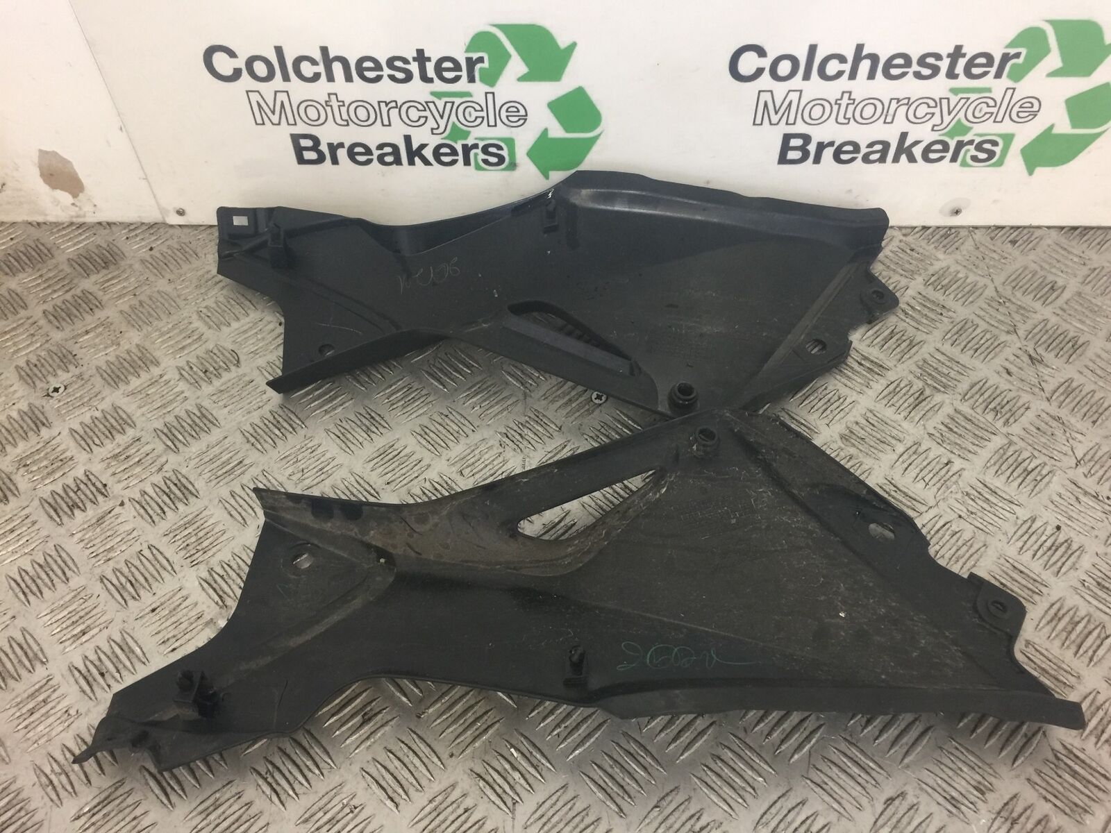 HONDA CBR125 CBR 125 LEFT AND RIGHT SIDE INFILLS  YEAR 2011-2017