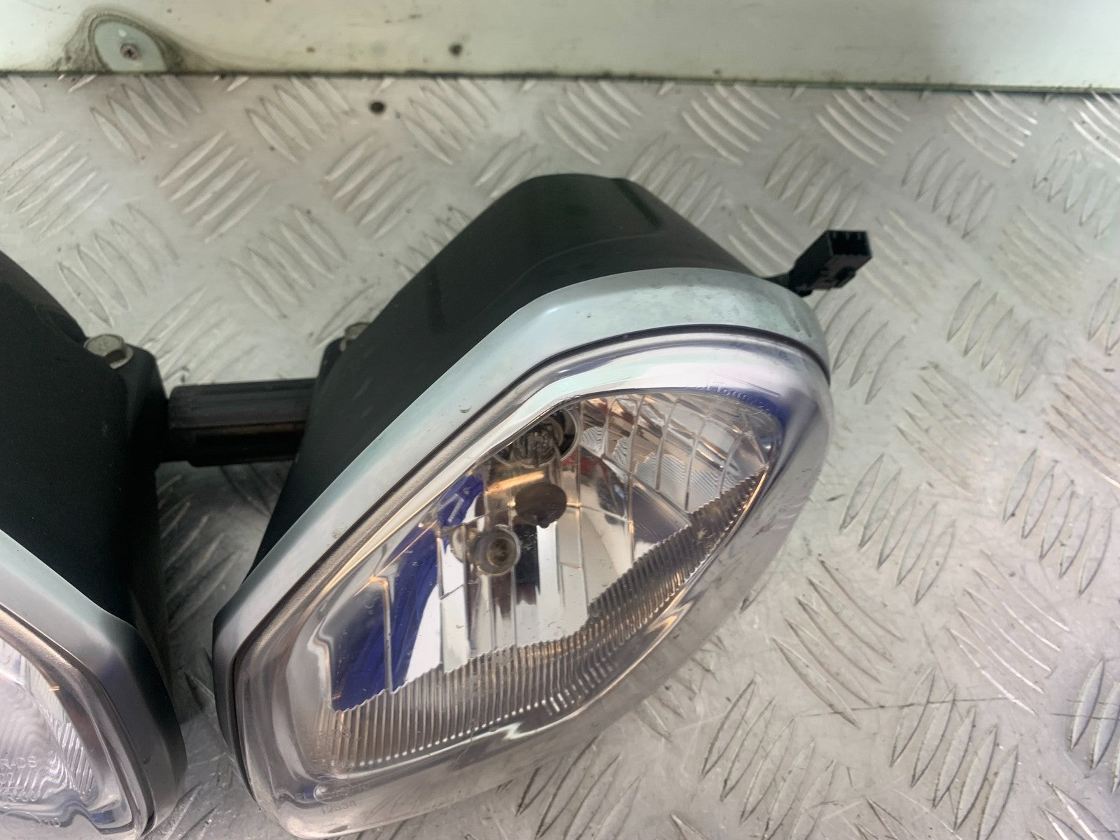 TRIUMPH 675 STREET TRIPLE HEADLIGHTS   2013-2016 (CMB1186)