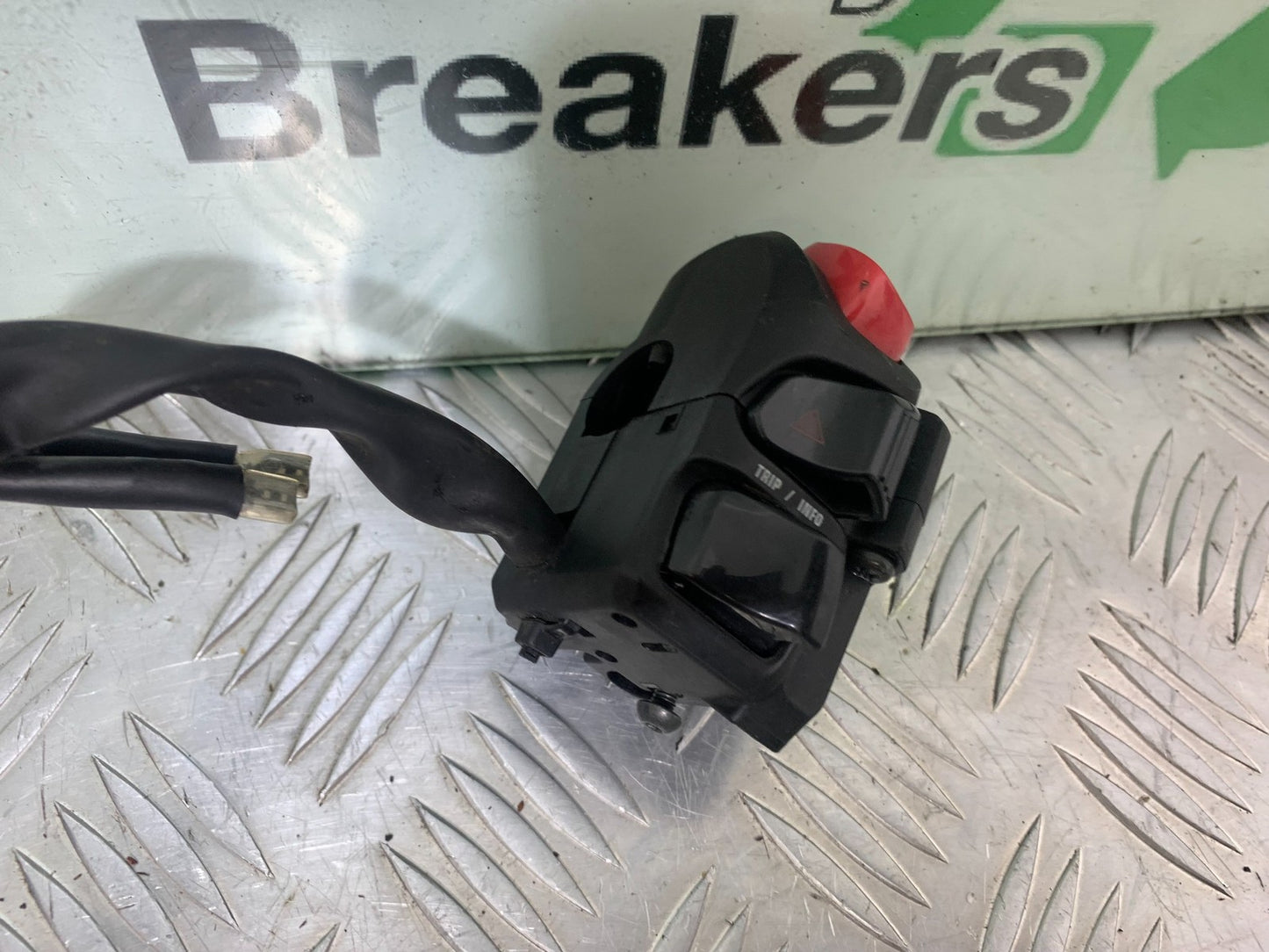 YAMAHA XMAX 300 RIGHT SWITCH GEAR  YEAR 2017-2020 (CMB1218)