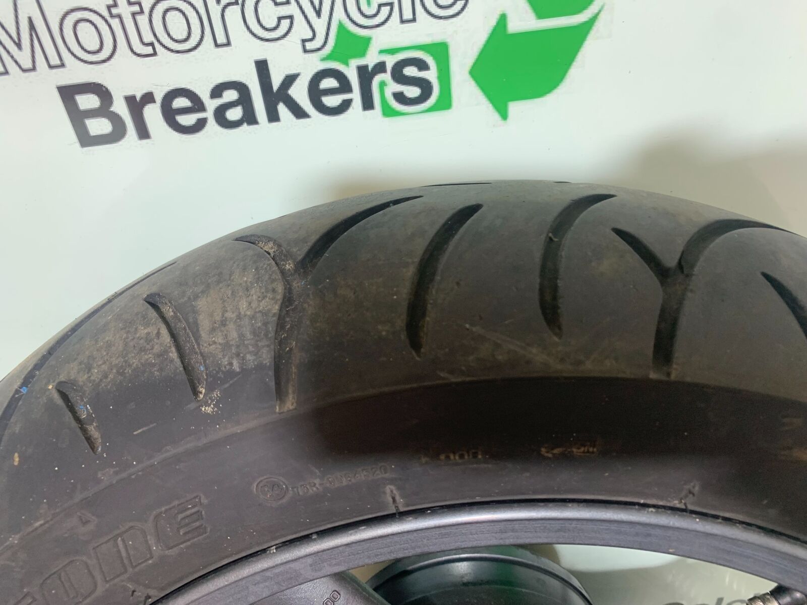 KAWASAKI Z750 ZR750 ZR-7S REAR WHEEL   YEAR 1999-05 (CMB1135)