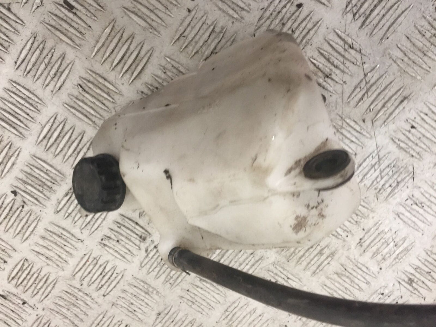 KAWASAKI Z750 Z 750 COOLANT BOTTLE  YEAR 2004-2006  (STOCK 871)