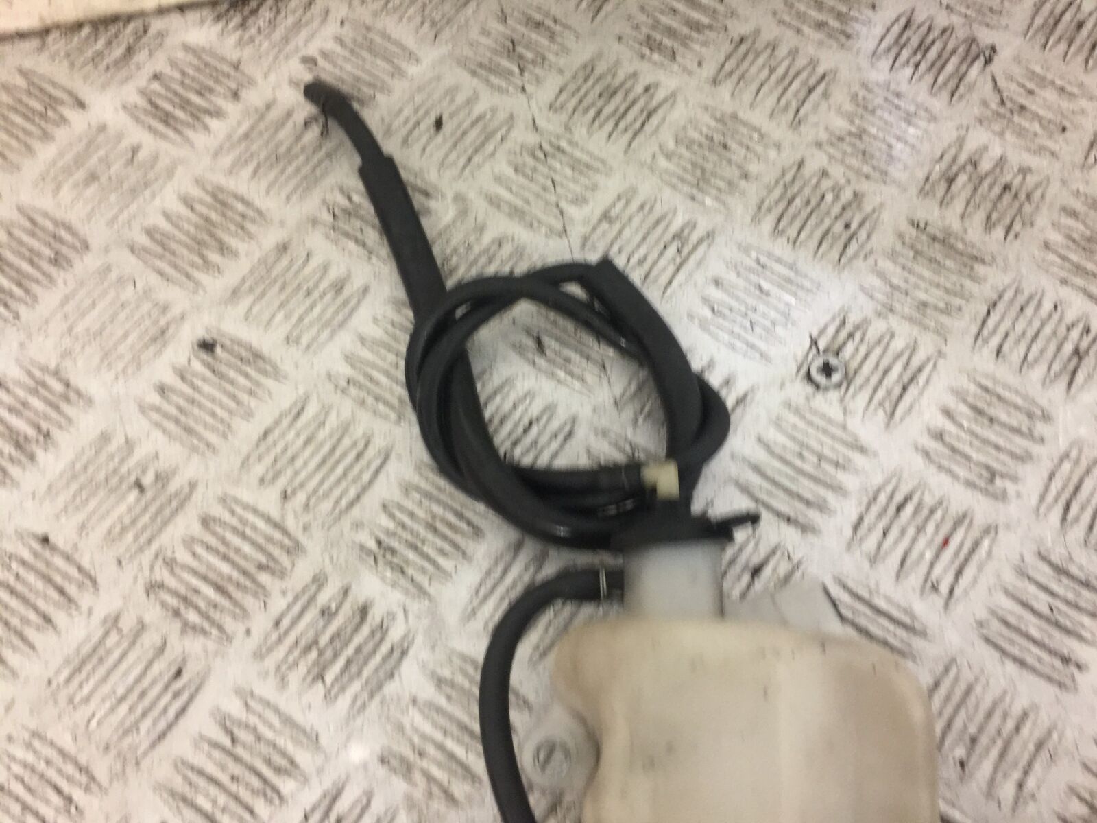YAMAHA R6 5SL COOLANT BOTTLE  YEAR 2004 (STOCK 666)