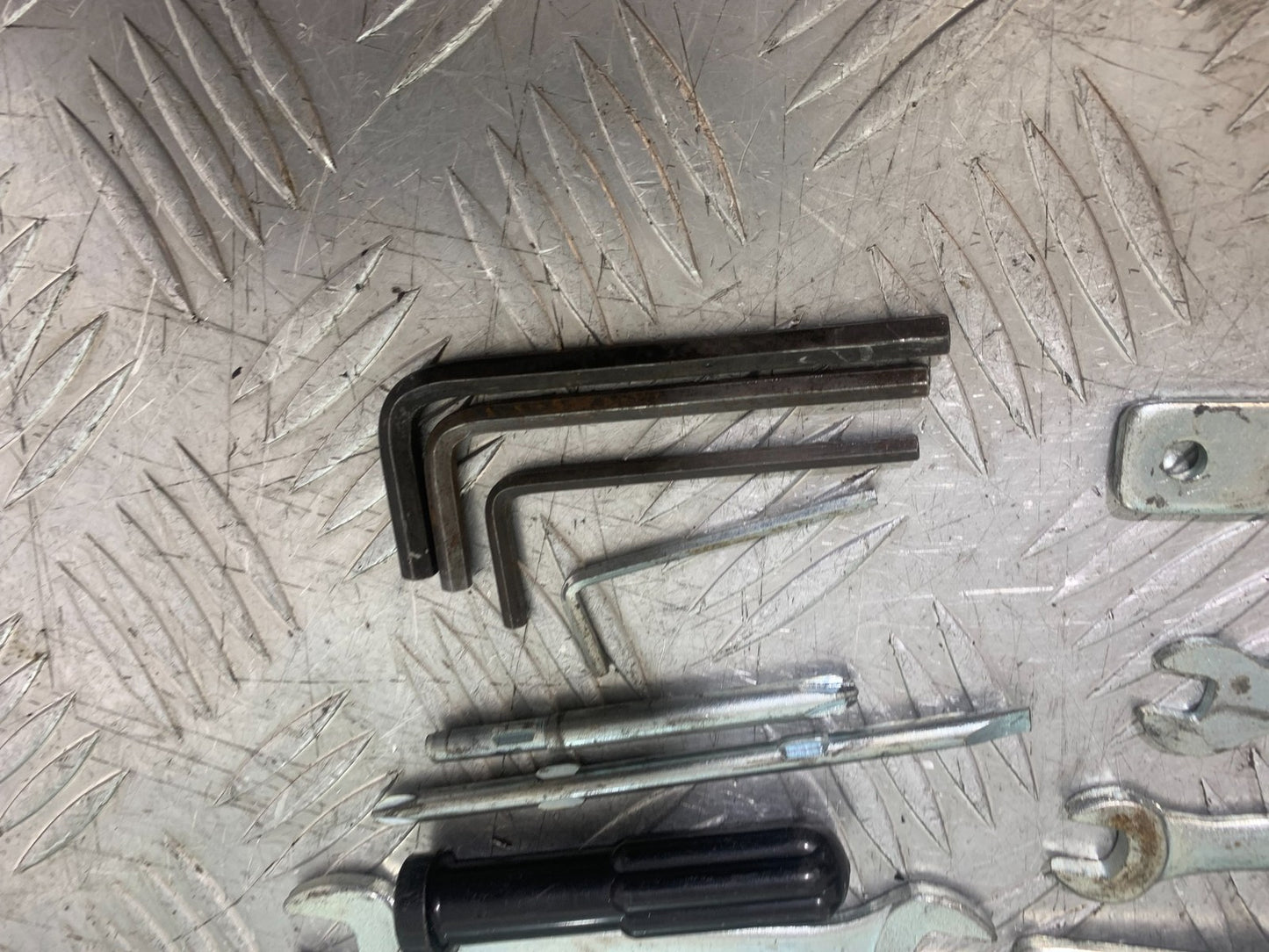YAMAHA XJ900 XJ 900 DIVERSION TOOLKIT YEAR 1994-2002(CMB1292)