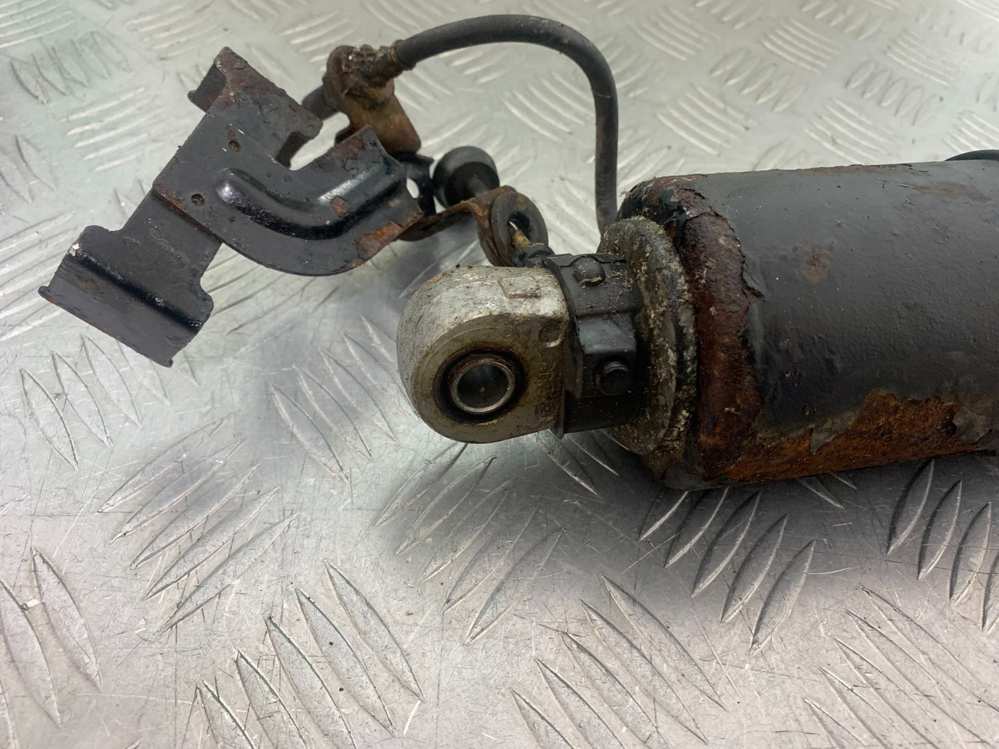 KAWASAKI GPZ600 GPZ 600 REAR SHOCK YEAR 1988-90 (CMB1258)