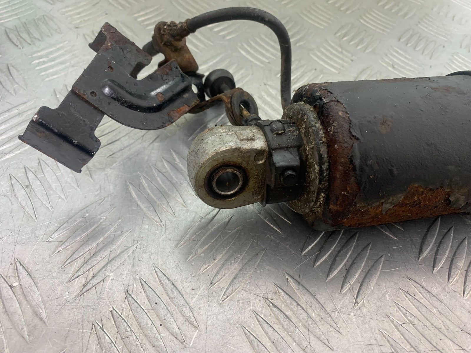 KAWASAKI GPZ600 GPZ 600 REAR SHOCK YEAR 1988-90 (CMB1258)