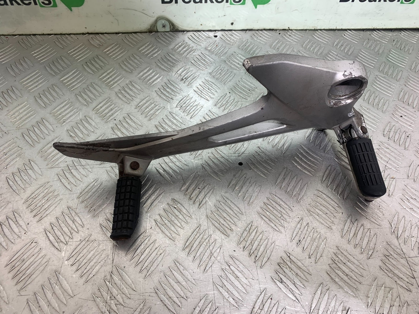 HONDA XL125 VARADERO FRONT RIGHT HANGER   YEAR 2001-2006  (CMB1210)
