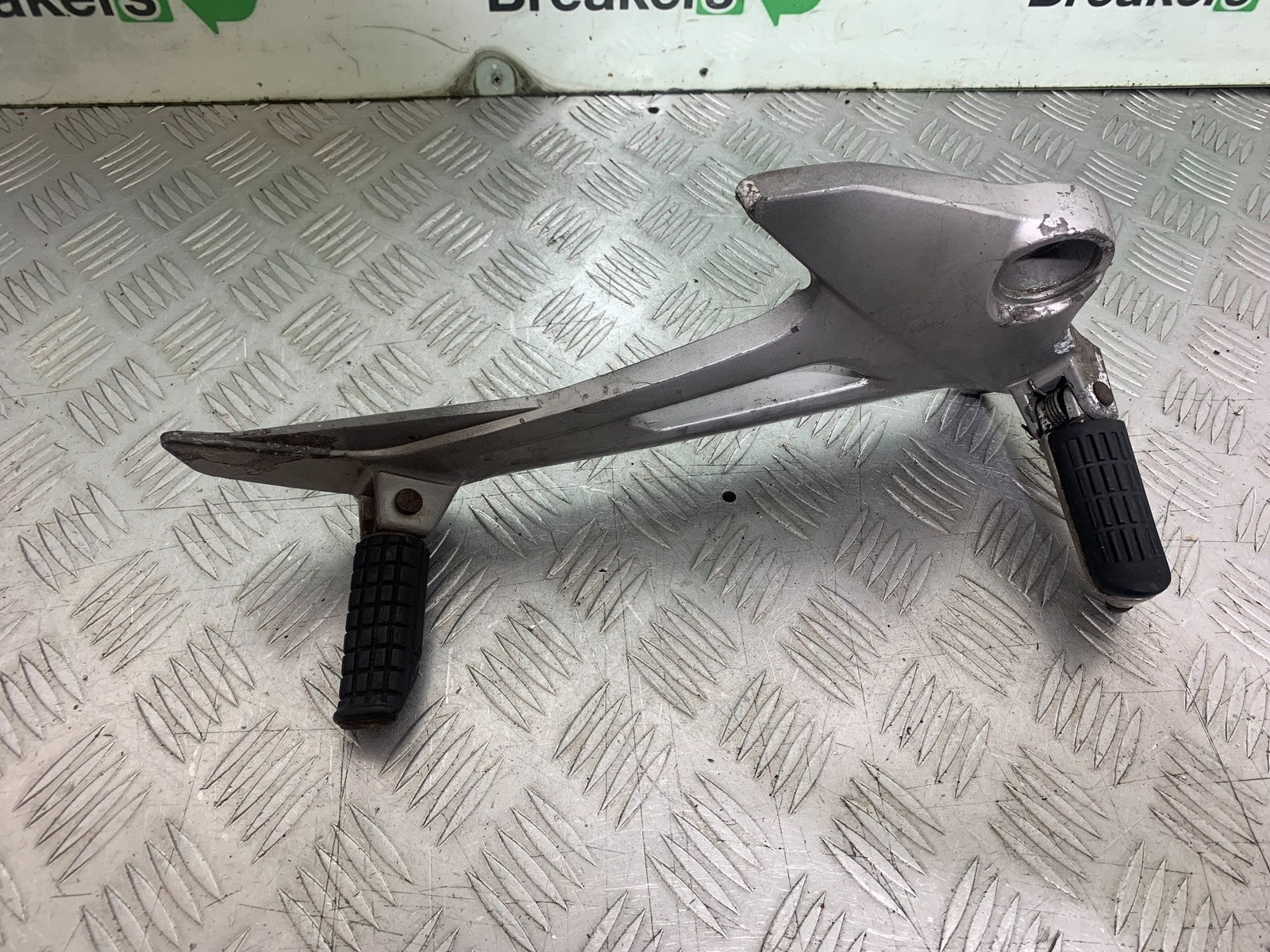 HONDA XL125 VARADERO FRONT RIGHT HANGER   YEAR 2001-2006  (CMB1210)