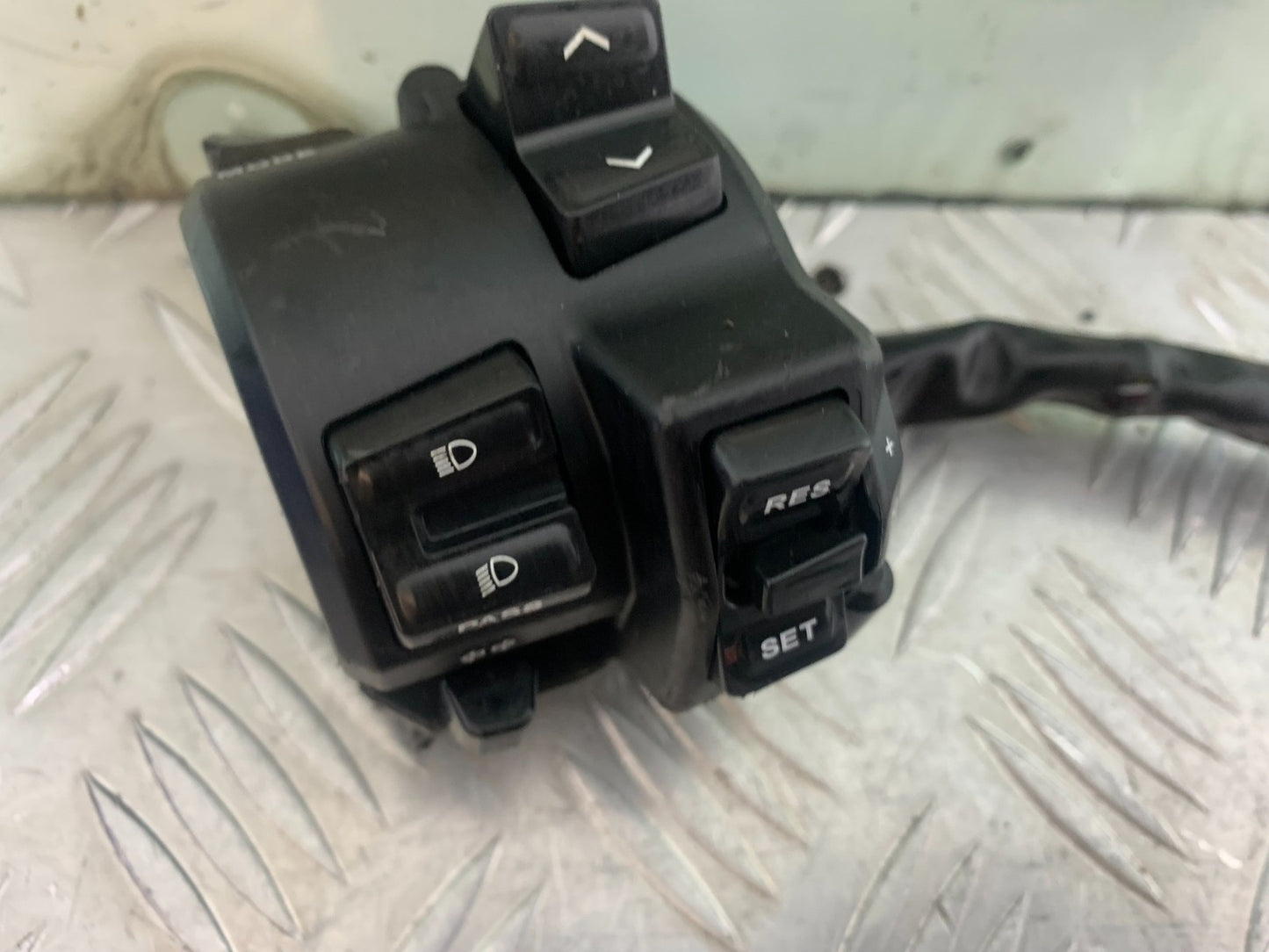 YAMAHA XSR900 XSR 900 LEFT SWITCH GEAR YEAR 2022-2024 (CMB1215)