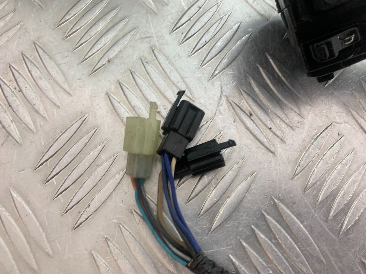 HONDA CBR125 CBR 125 LEFT SWITCH GEAR   YEAR 2004-06  (CMB1040)