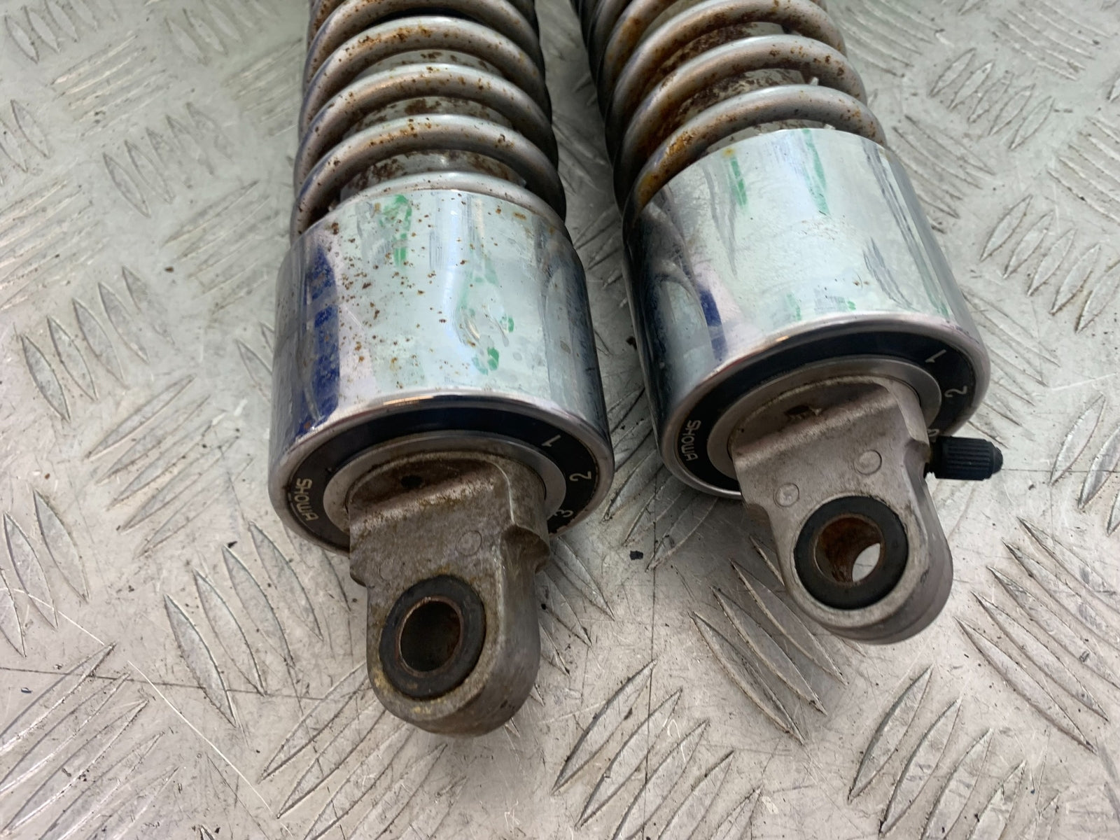KAWASAKI VN1500 CLASSIC REAR SHOCKS YEAR 1999 -2006 (CMB1166)