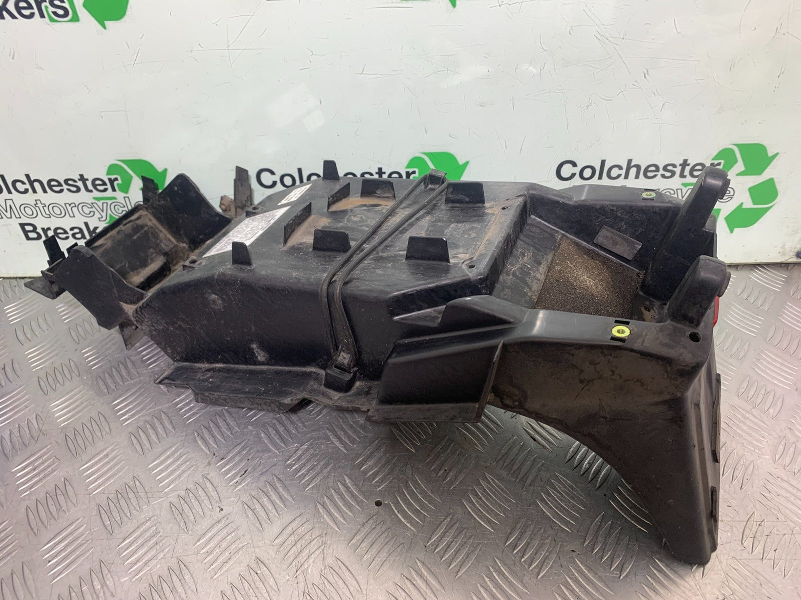 HONDA VFR800 PRE V-TEC REAR MUDGUARD   YEAR 1998-2001 (CMB1233)