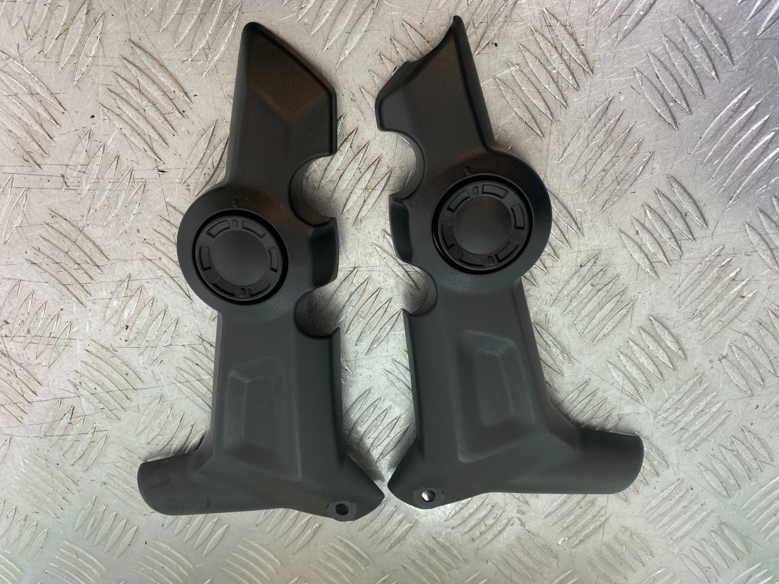 TRIUMPH TRIDENT 660 LEFT AND RIGHT FRAME COVERS YEAR 2021-2024 (CMB1295)