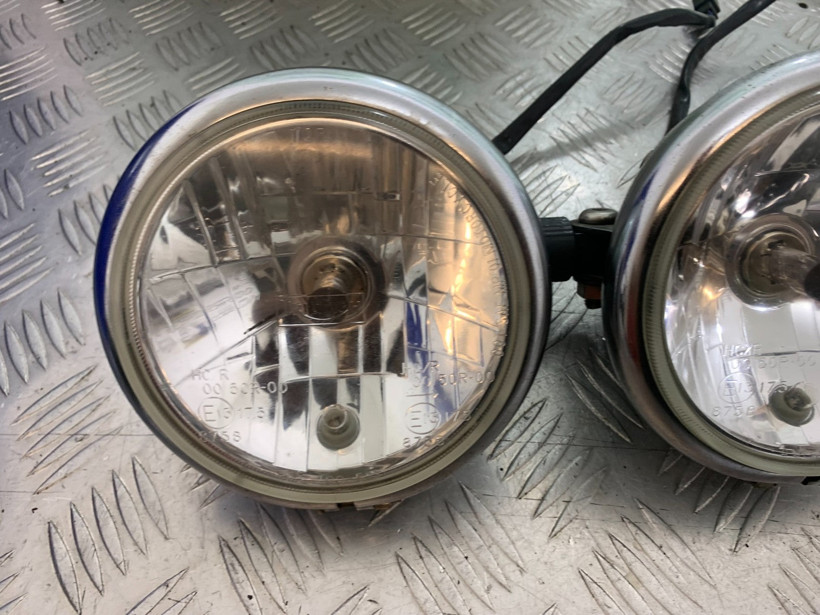 TRIUMPH SPEED TRIPLE R 1050 HEADLIGHTS  2009 (CMB1183)