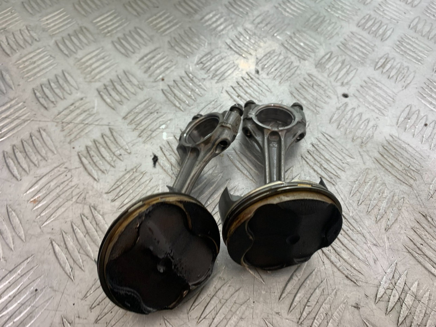 MV AGUSTA 675 F3 2 X CON RODS AND PISTONS  YEAR 2012-2016 (CMB1302)