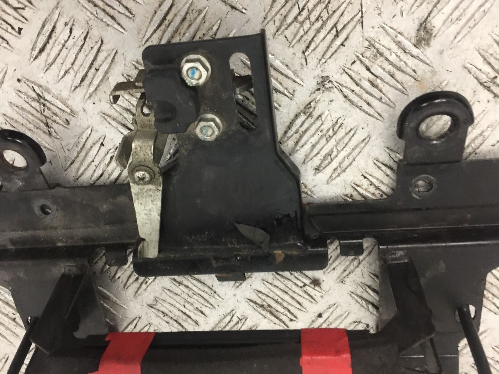 YAMAHA FZ1-N SEAT BRACKET  YEAR 2006-2012  (STOCK 787)