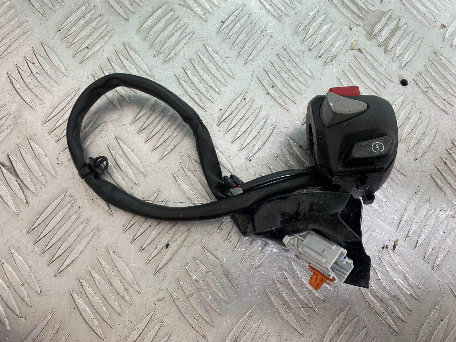 HONDA CBR500R CBR 500 R RIGHT SWITCH GEAR   YEAR 2012-16 (CMB1151)