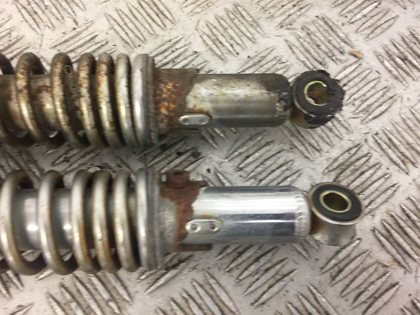 SUZUKI GN125 GN 125 REAR SHOCKS  YEAR 1994-1999 (STOCK 496)