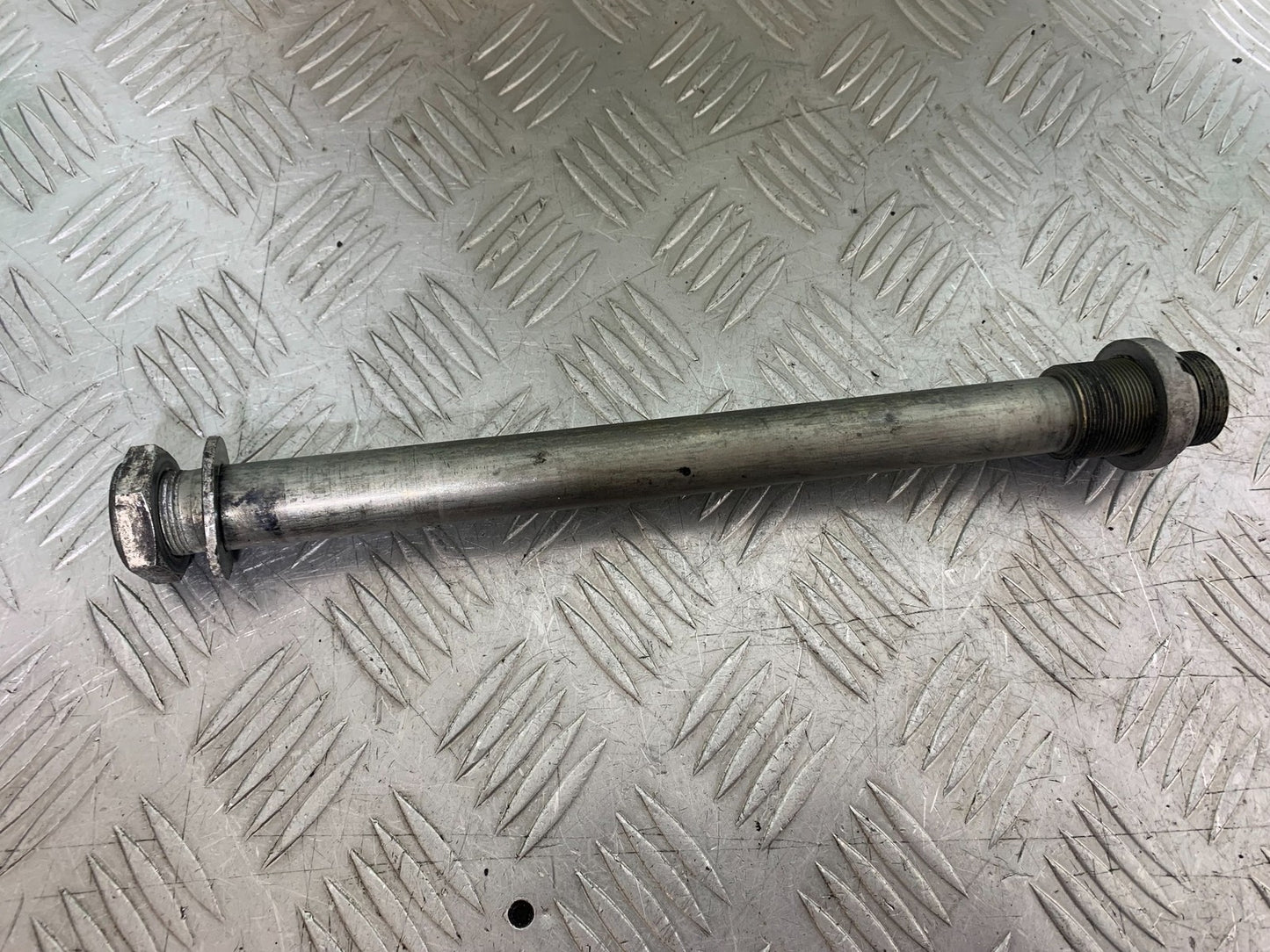 SUZUKI SV1000 SV 1000 S SWINGARM SPINDLE YEAR 2003-2007 (CMB1293)